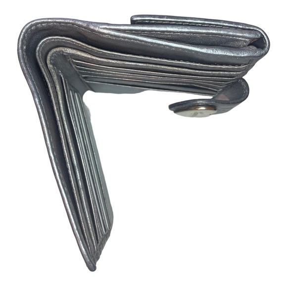 Authentic Gucci Guccissima heart Silver metallic Wallet - Picture 4 of 15